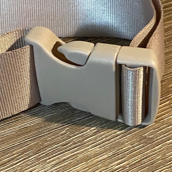 RBX Active NWOT Women's or Men’s Tan Waist or Crossbody Bag 8.5x6x1.5 3 Pockets - Picture 10 of 10